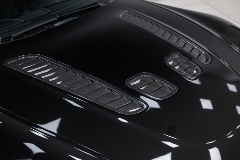 Aston Martin V12 Vantage