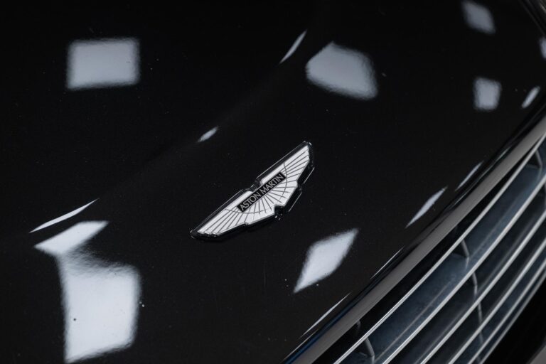 Aston Martin V12 Vantage