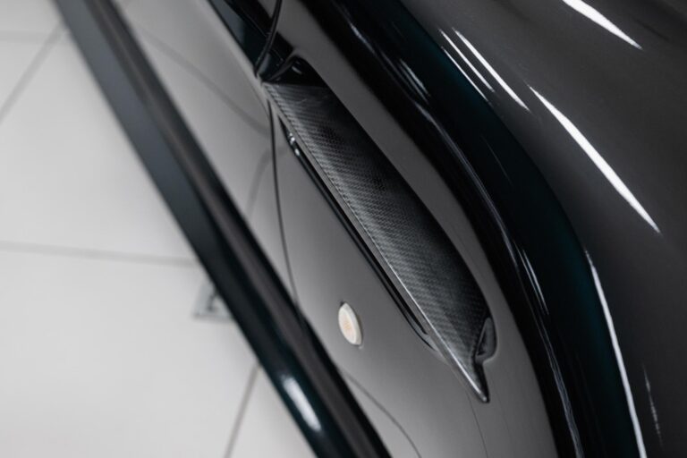 Aston Martin V12 Vantage