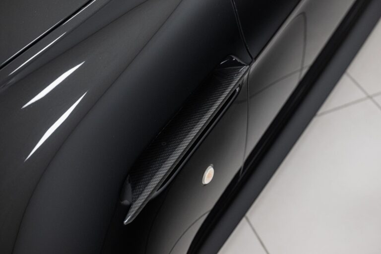 Aston Martin V12 Vantage