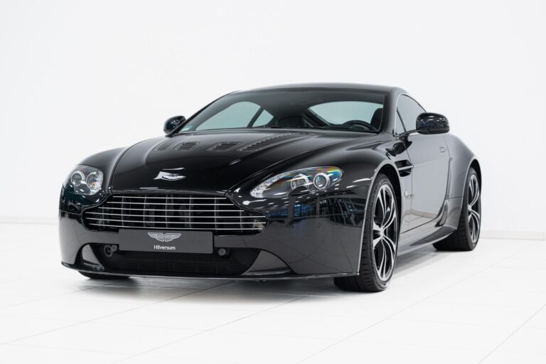 Aston Martin V12 Vantage