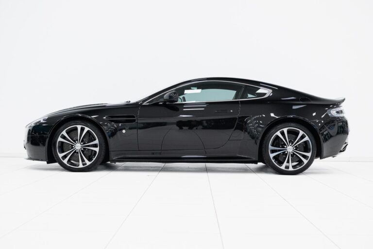 Aston Martin V12 Vantage