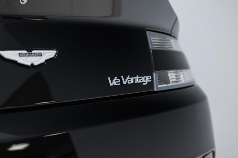 Aston Martin V12 Vantage