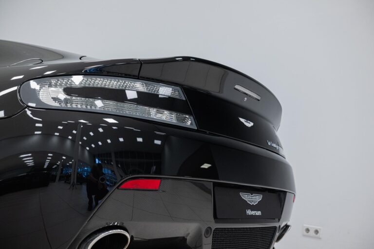 Aston Martin V12 Vantage