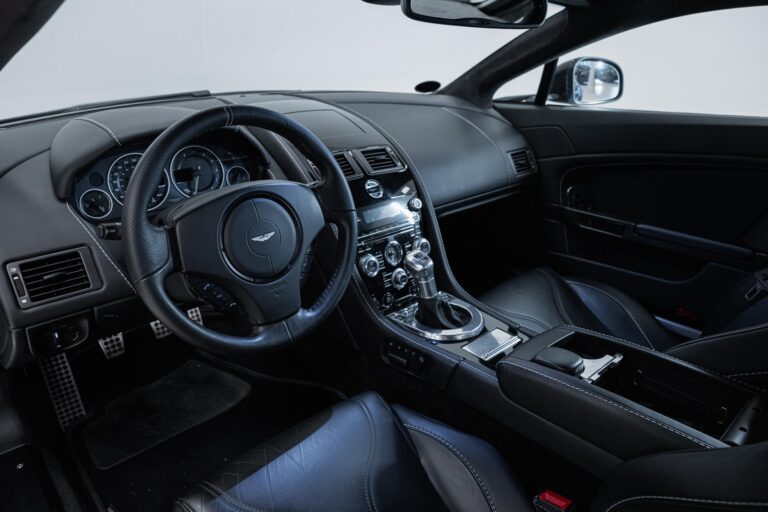 Aston Martin V12 Vantage