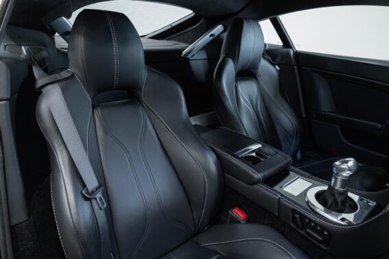 Aston Martin V12 Vantage