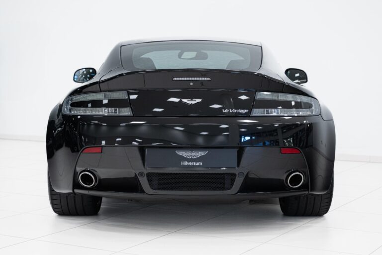 Aston Martin V12 Vantage