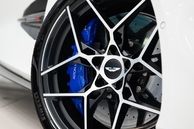 Aston Martin Vanquish Coupe