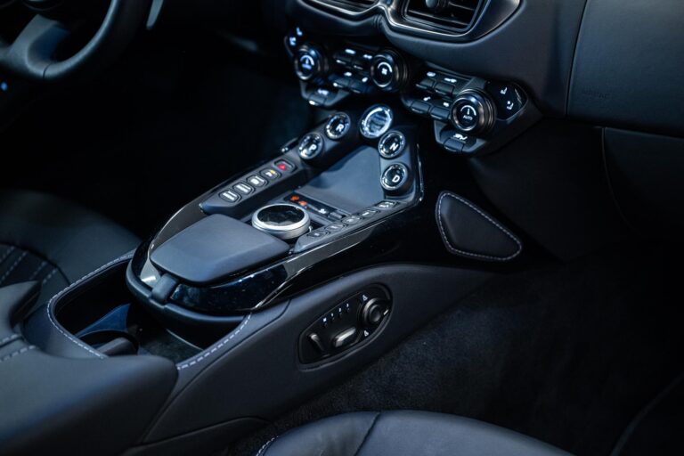 Aston Martin Vantage Coupe