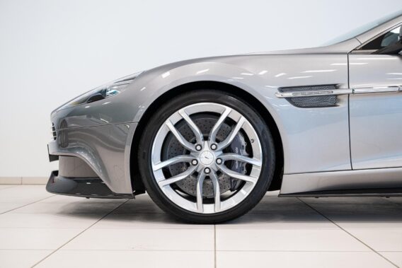 Aston Martin Vanquish Volante