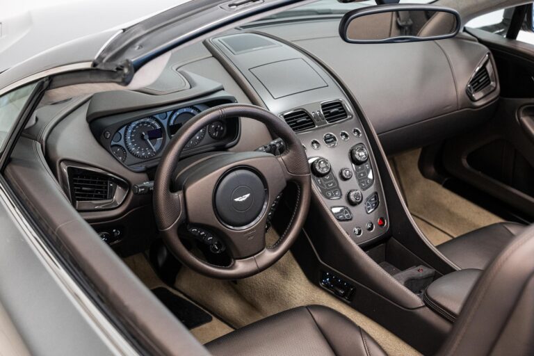 Aston Martin Vanquish Volante