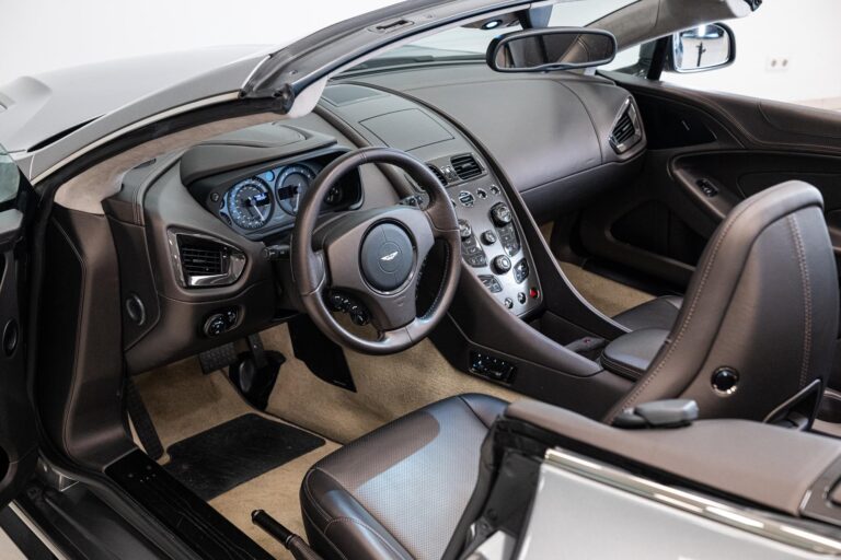 Aston Martin Vanquish Volante