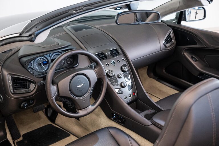 Aston Martin Vanquish Volante