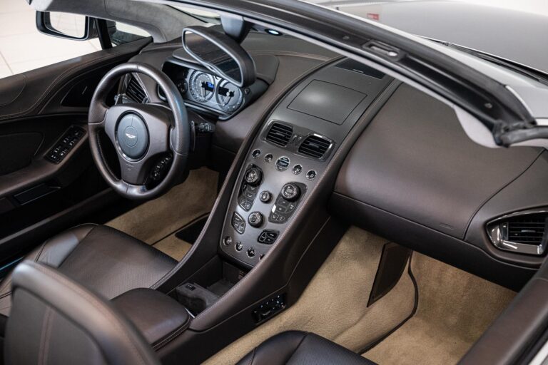 Aston Martin Vanquish Volante