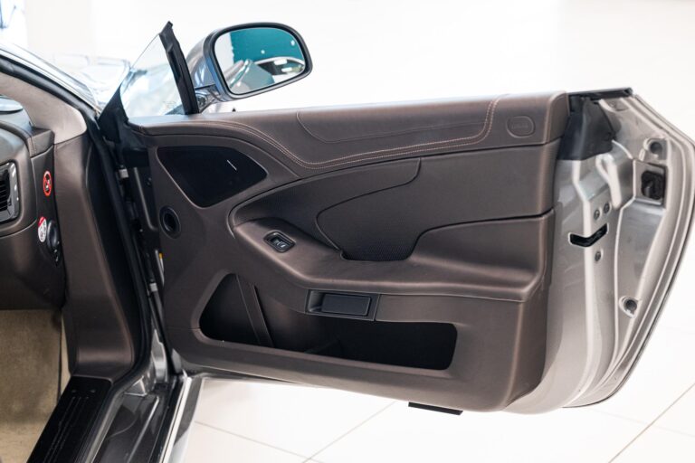 Aston Martin Vanquish Volante