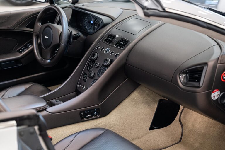 Aston Martin Vanquish Volante