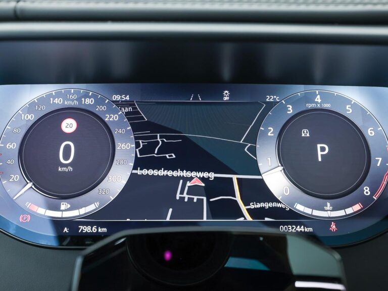 Land Rover Range Rover Sport 4.4 P635 SV Black