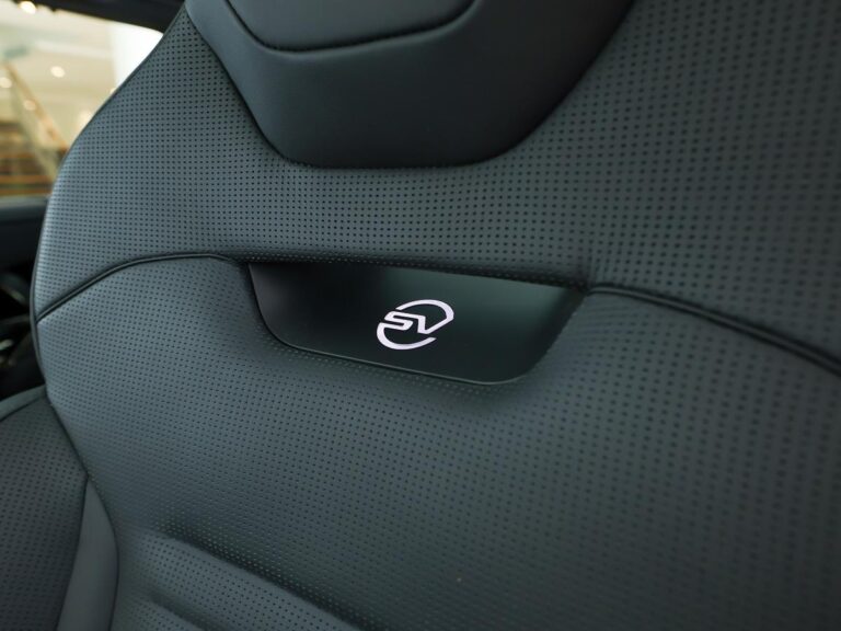 Land Rover Range Rover Sport 4.4 P635 SV Black