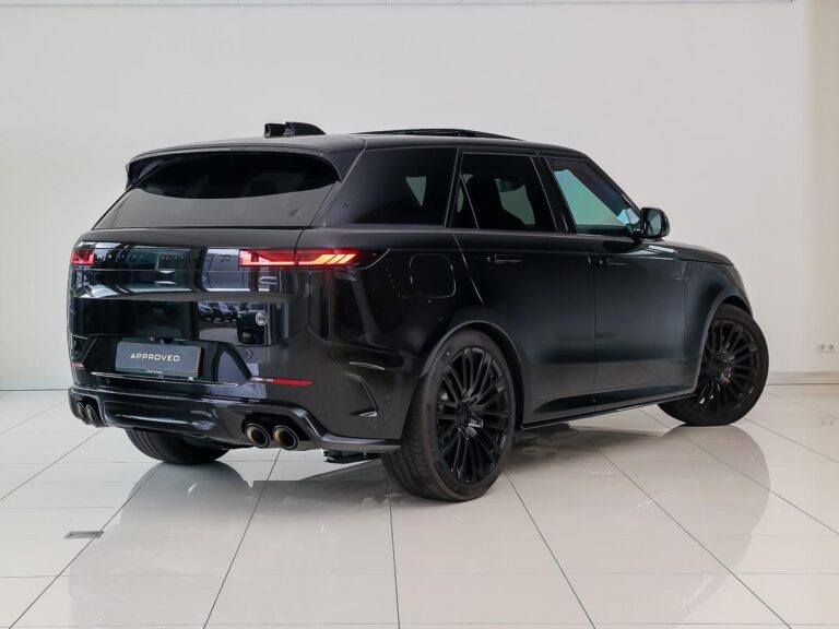 Land Rover Range Rover Sport 4.4 P635 SV Black