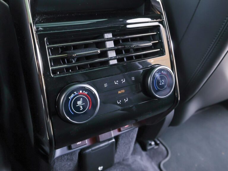 Land Rover Range Rover Sport 4.4 P635 SV Black