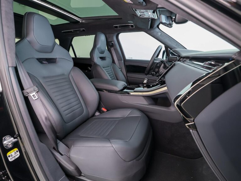 Land Rover Range Rover Sport 4.4 P635 SV Black
