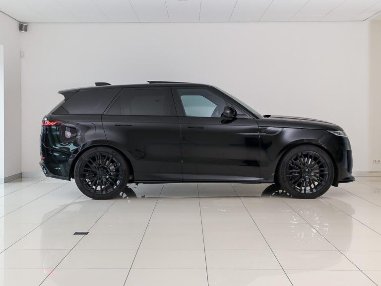 Land Rover Range Rover Sport 4.4 P635 SV Black