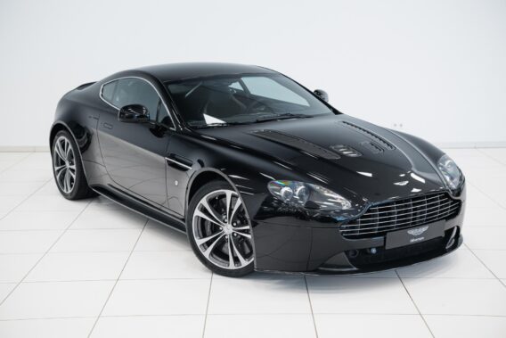Aston Martin V12 Vantage