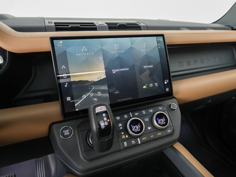 Land Rover Defender 110 2.0 P300e 110 Dynamic Edition