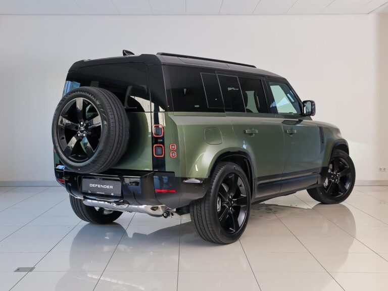 Land Rover Defender 110 2.0 P300e 110 Dynamic Edition