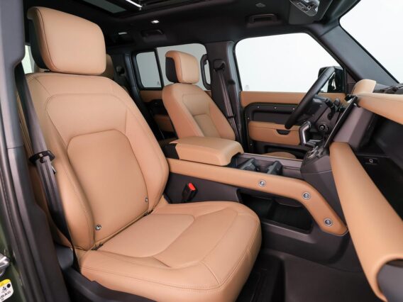 Land Rover Defender 110 2.0 P300e 110 Dynamic Edition