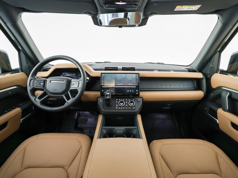 Land Rover Defender 110 2.0 P300e 110 Dynamic Edition