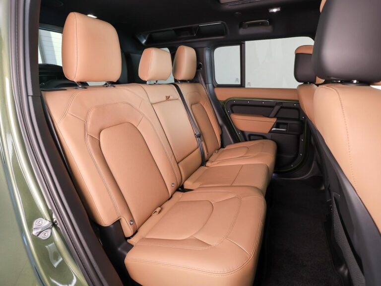 Land Rover Defender 110 2.0 P300e 110 Dynamic Edition