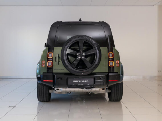 Land Rover Defender 110 2.0 P300e 110 Dynamic Edition