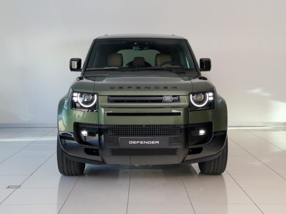 Land Rover Defender 110 2.0 P300e 110 Dynamic Edition