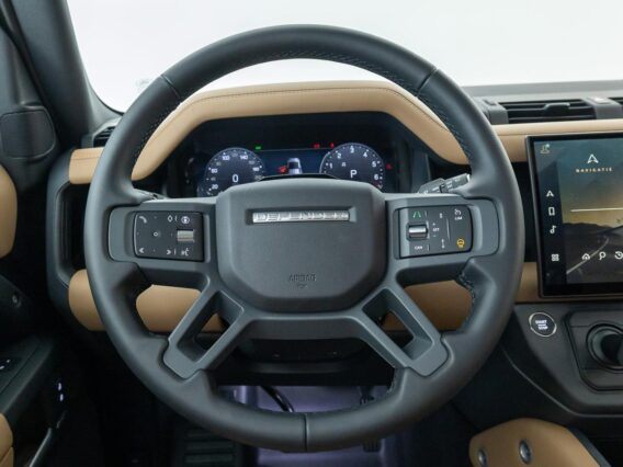 Land Rover Defender 2.0 P300e 110 Dynamic Edition