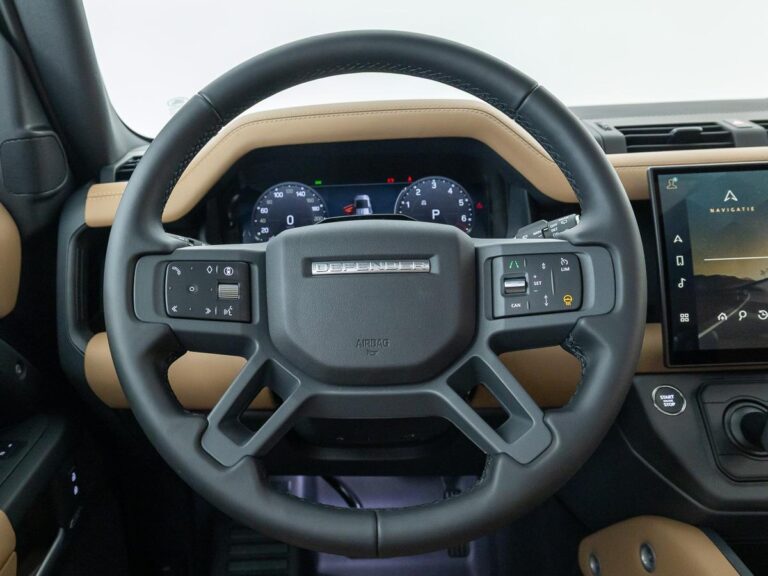 Land Rover Defender 2.0 P300e 110 Dynamic Edition