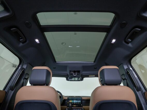 Land Rover Defender 2.0 P300e 110 Dynamic Edition