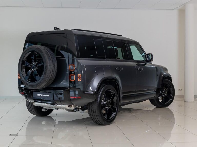 Land Rover Defender 2.0 P300e 110 Dynamic Edition