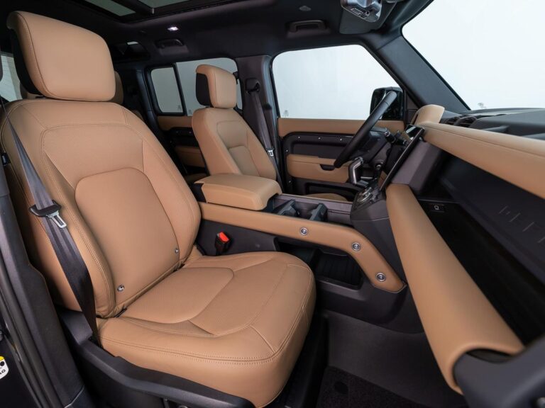 Land Rover Defender 2.0 P300e 110 Dynamic Edition