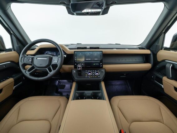 Land Rover Defender 2.0 P300e 110 Dynamic Edition