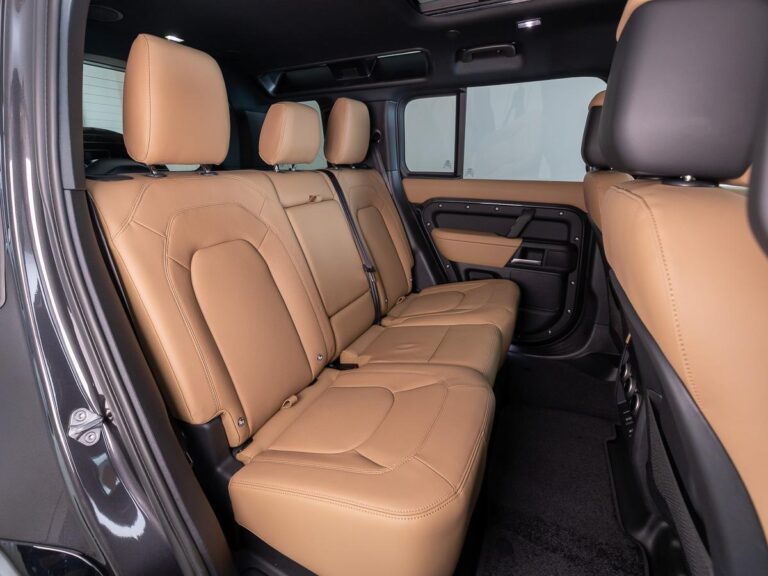 Land Rover Defender 2.0 P300e 110 Dynamic Edition
