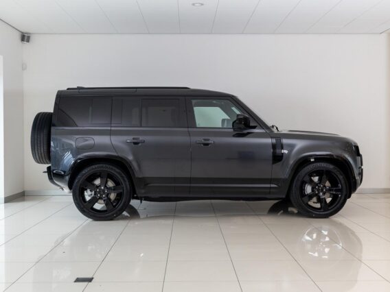 Land Rover Defender 2.0 P300e 110 Dynamic Edition