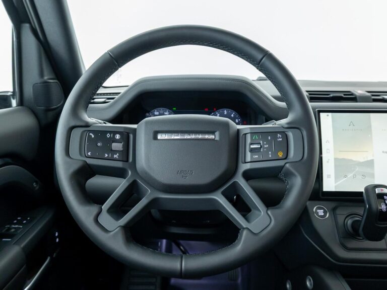 Land Rover Defender 2.0 P300e 110 Dynamic Edition