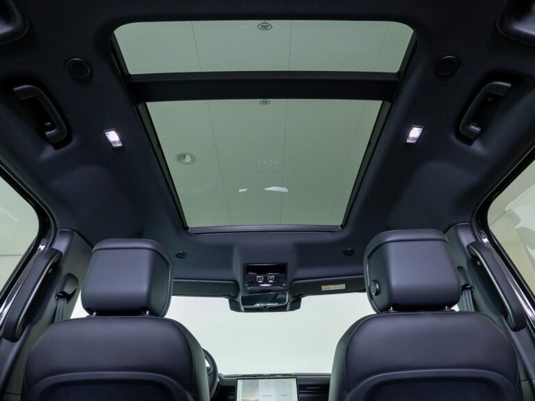 Land Rover Defender 2.0 P300e 110 Dynamic Edition