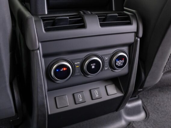 Land Rover Defender 2.0 P300e 110 Dynamic Edition