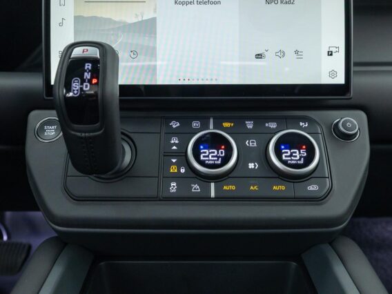 Land Rover Defender 2.0 P300e 110 Dynamic Edition