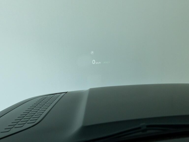 Land Rover Defender 2.0 P300e 110 Dynamic Edition