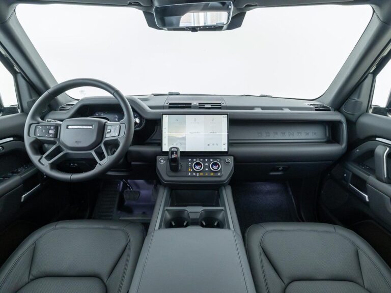 Land Rover Defender 2.0 P300e 110 Dynamic Edition