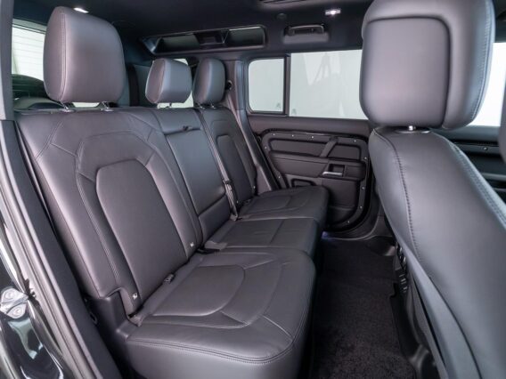 Land Rover Defender 2.0 P300e 110 Dynamic Edition