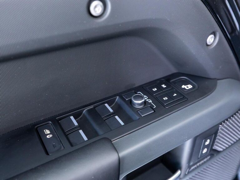 Land Rover Defender 110 2.0 P400e 110 X-Dynamic HSE